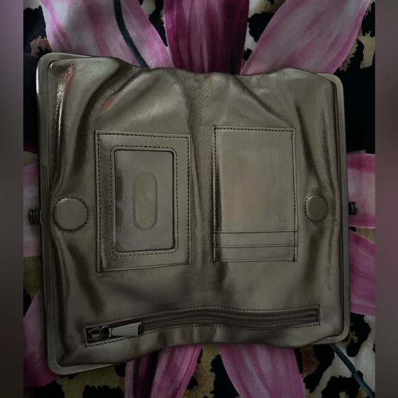HOBO LAUREN CLUTCH WALLET in gold - Picture 3 of 7